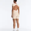 Mono corto Evermove con cuello cuadrado Mono corto Evermove con cuello cuadrado