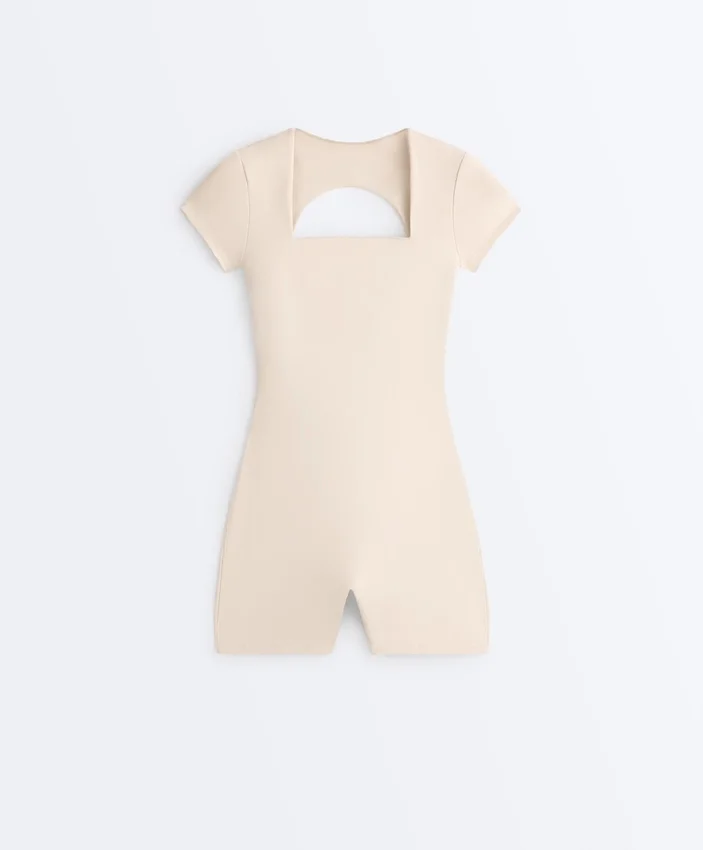 Mono corto Evermove con cuello cuadrado Mono corto Evermove con cuello cuadrado