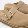 Mules de piel serrada con hebilla Mules de piel serrada con hebilla