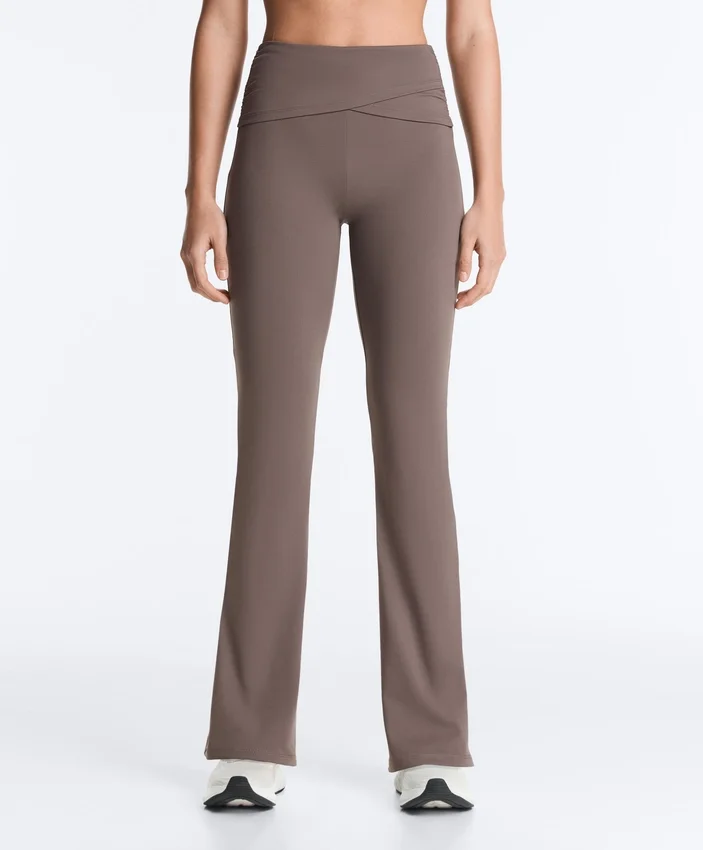 Pantalones acampanados de talle alto Comfortlux con cintura drapeada Pantalones acampanados de talle alto Comfortlux con cintura drapeada