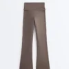 Pantalones acampanados de talle alto Comfortlux con cintura drapeada Pantalones acampanados de talle alto Comfortlux con cintura drapeada