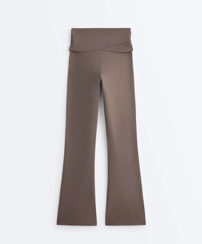 Pantalones acampanados de talle alto Comfortlux con cintura drapeada Pantalones acampanados de talle alto Comfortlux con cintura drapeada