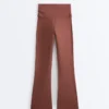Pantalones acampanados de talle alto Comfortlux con cintura drapeada Pantalones acampanados de talle alto Comfortlux con cintura drapeada