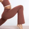 Pantalones acampanados de talle alto Comfortlux con cintura drapeada Pantalones acampanados de talle alto Comfortlux con cintura drapeada