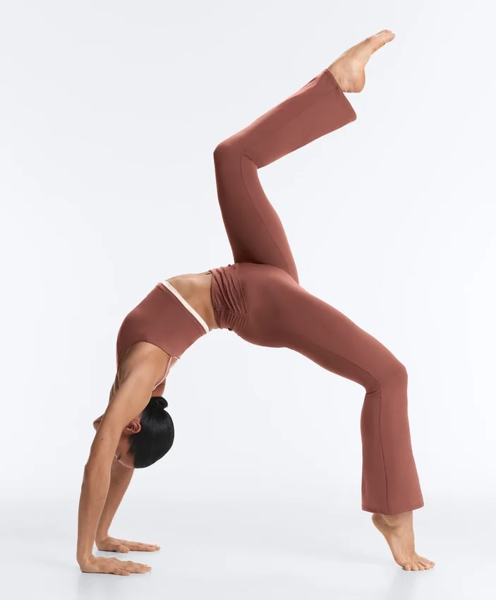 Pantalones acampanados de talle alto Comfortlux con cintura drapeada Pantalones acampanados de talle alto Comfortlux con cintura drapeada