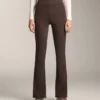 Pantalones acampanados de talle alto con bolsillos