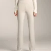 Pantalones acampanados de talle alto con bolsillos Pantalones acampanados de talle alto con bolsillos