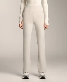 Pantalones acampanados de talle alto con bolsillos