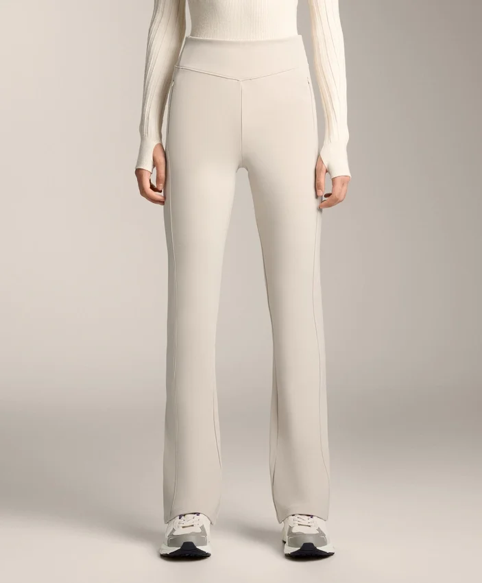 Pantalones acampanados de talle alto con bolsillos Pantalones acampanados de talle alto con bolsillos