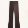 Pantalones acampanados de talle alto con bolsillos