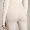 Pantalones acampanados de talle alto con bolsillos Pantalones acampanados de talle alto con bolsillos