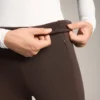 Pantalones acampanados de talle alto con bolsillos