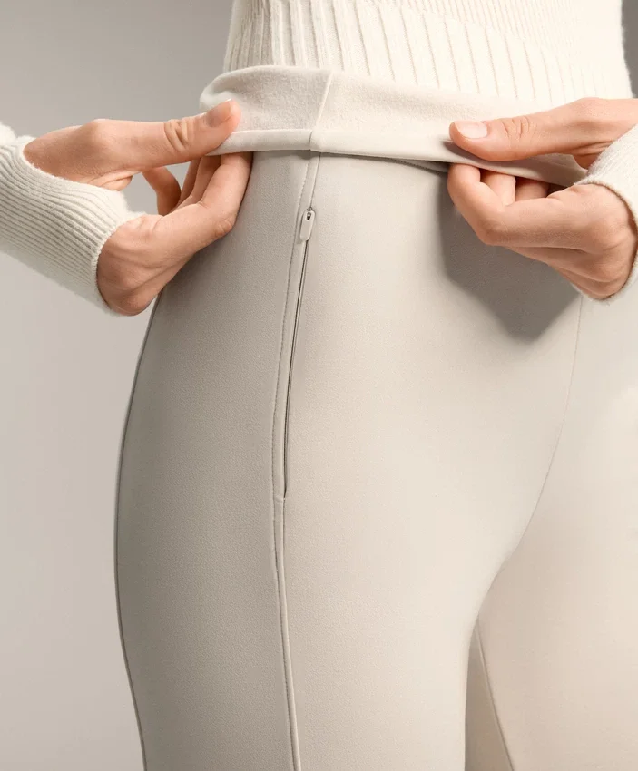 Pantalones acampanados de talle alto con bolsillos Pantalones acampanados de talle alto con bolsillos