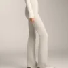 Pantalones acampanados de talle alto con bolsillos Pantalones acampanados de talle alto con bolsillos