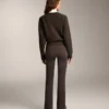 Pantalones acampanados de talle alto con bolsillos