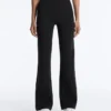 Pantalones acampanados de talle alto con efecto neopreno