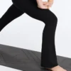Pantalones acampanados de talle alto Evermove Pantalones acampanados de talle alto Evermove