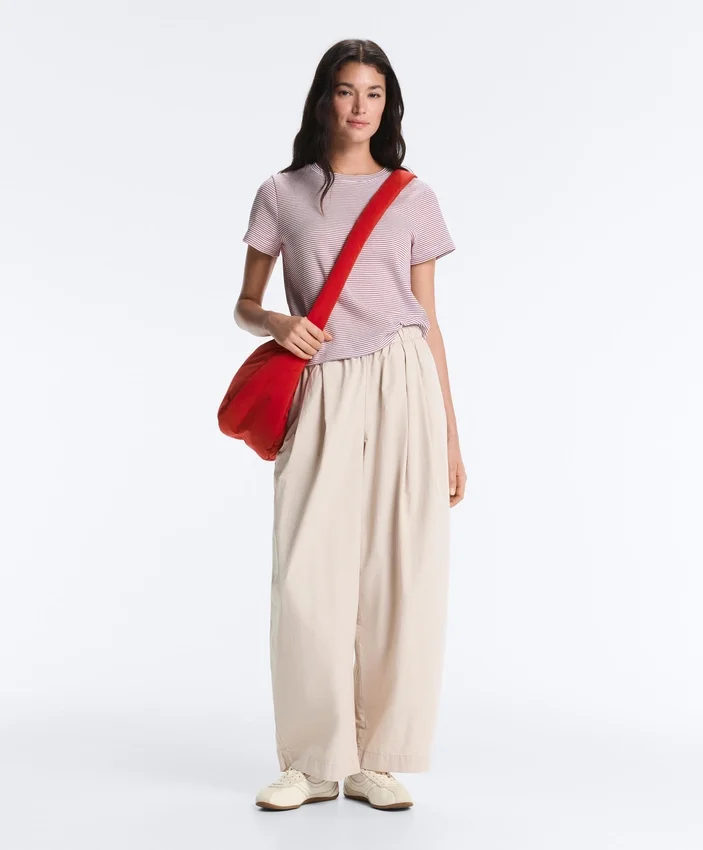 Pantalones ajustados con pliegues 100 % algodón Pantalones ajustados con pliegues 100 % algodón