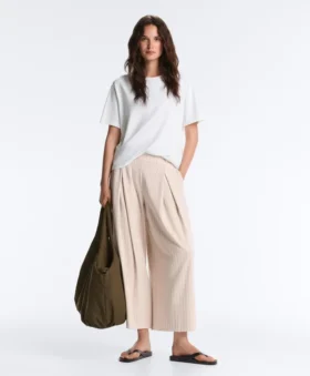 Pantalones cortos de pierna ancha con pliegues y rayas