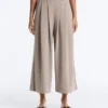 Pantalones cortos de pierna ancha con tacto Soft Touch y modal con pliegues Pantalones cortos de pierna ancha con tacto Soft Touch y modal con pliegues