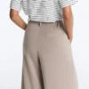 Pantalones cortos de pierna ancha con tacto Soft Touch y modal con pliegues Pantalones cortos de pierna ancha con tacto Soft Touch y modal con pliegues
