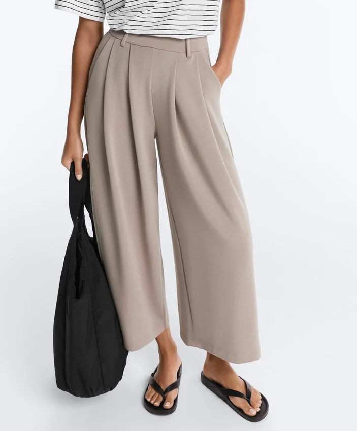 Pantalones cortos de pierna ancha con tacto Soft Touch y modal con pliegues Pantalones cortos de pierna ancha con tacto Soft Touch y modal con pliegues