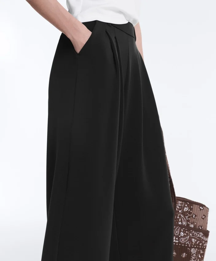 Pantalones cortos de pierna ancha con tacto Soft Touch y modal con pliegues Pantalones cortos de pierna ancha con tacto Soft Touch y modal con pliegues