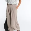 Pantalones cortos de pierna ancha con tacto Soft Touch y modal con pliegues Pantalones cortos de pierna ancha con tacto Soft Touch y modal con pliegues