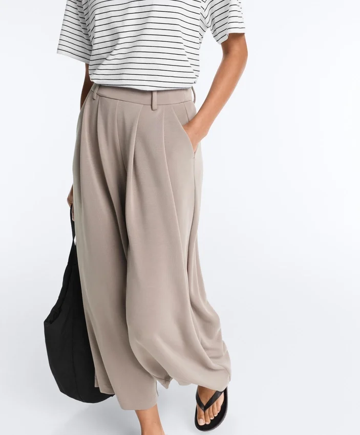 Pantalones cortos de pierna ancha con tacto Soft Touch y modal con pliegues Pantalones cortos de pierna ancha con tacto Soft Touch y modal con pliegues