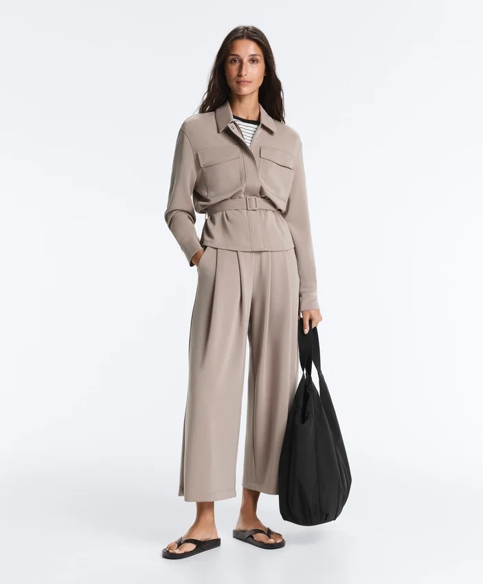 Pantalones cortos de pierna ancha con tacto Soft Touch y modal con pliegues Pantalones cortos de pierna ancha con tacto Soft Touch y modal con pliegues