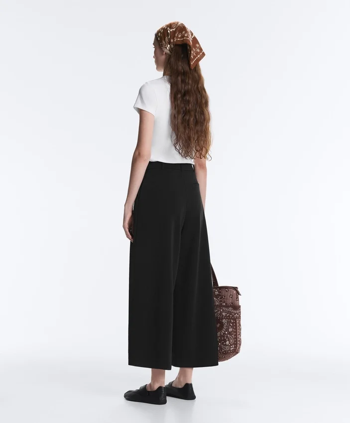 Pantalones cortos de pierna ancha con tacto Soft Touch y modal con pliegues Pantalones cortos de pierna ancha con tacto Soft Touch y modal con pliegues