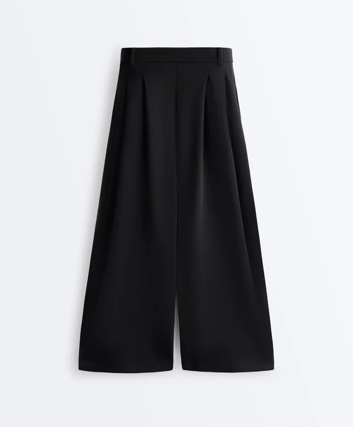 Pantalones cortos de pierna ancha con tacto Soft Touch y modal con pliegues Pantalones cortos de pierna ancha con tacto Soft Touch y modal con pliegues