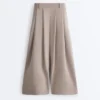 Pantalones cortos de pierna ancha con tacto Soft Touch y modal con pliegues Pantalones cortos de pierna ancha con tacto Soft Touch y modal con pliegues