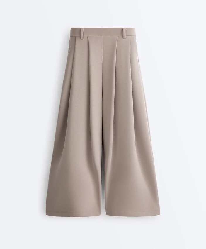 Pantalones cortos de pierna ancha con tacto Soft Touch y modal con pliegues Pantalones cortos de pierna ancha con tacto Soft Touch y modal con pliegues