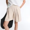 Pantalones cortos plisados a rayas anchas