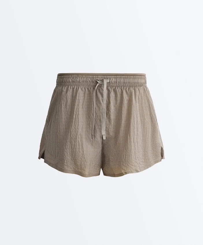 Pantalones cortos técnicos 2 en 1 a cuadros de talle medio Pantalones cortos técnicos 2 en 1 a cuadros de talle medio