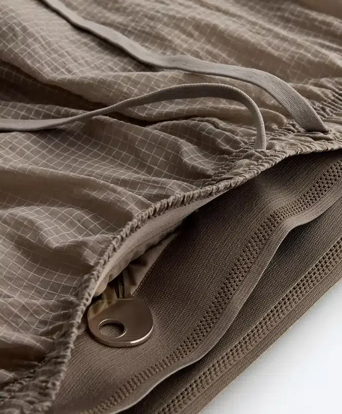 Pantalones cortos técnicos 2 en 1 a cuadros de talle medio Pantalones cortos técnicos 2 en 1 a cuadros de talle medio