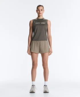 Camiseta técnica sin mangas con texto