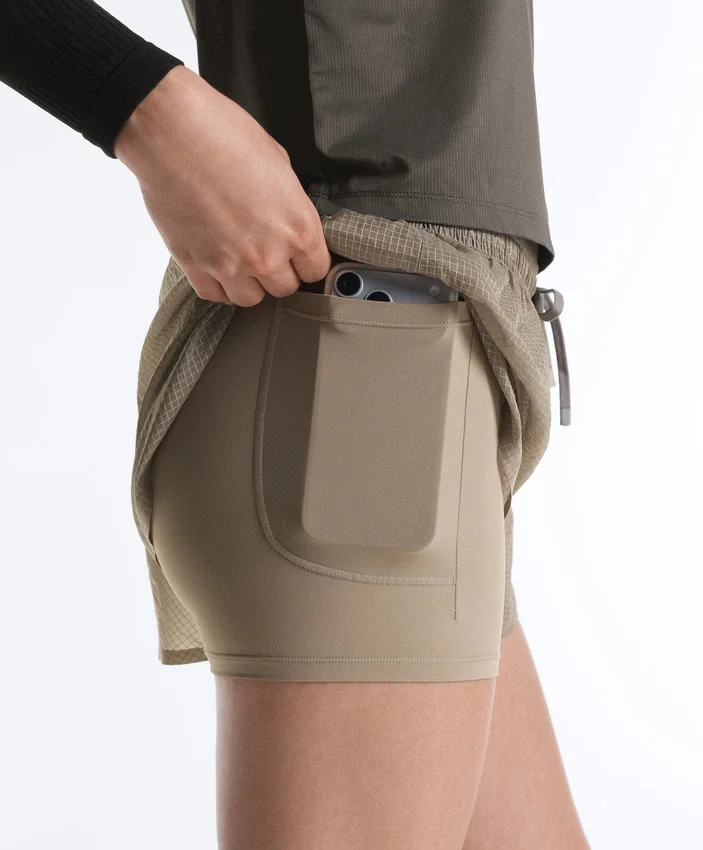 Pantalones cortos técnicos 2 en 1 a cuadros de talle medio Pantalones cortos técnicos 2 en 1 a cuadros de talle medio