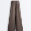 Pantalones de corte recto con rayas asimétricas y modal Pantalones de corte recto con rayas asimétricas y modal