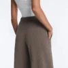 Pantalones de corte recto con rayas asimétricas y modal Pantalones de corte recto con rayas asimétricas y modal