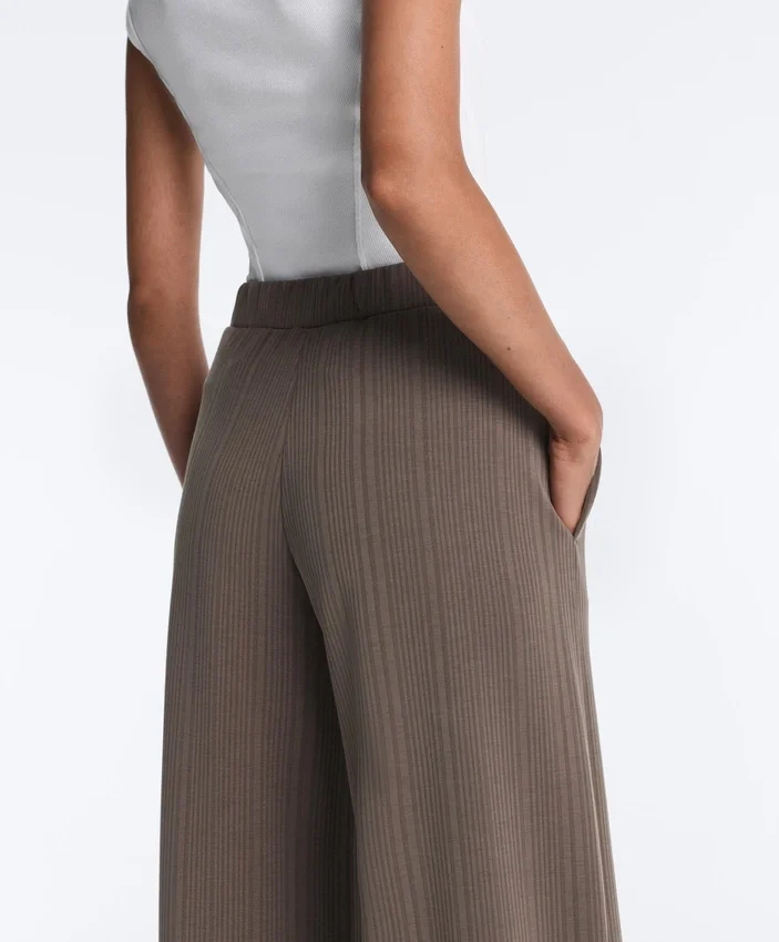 Pantalones de corte recto con rayas asimétricas y modal Pantalones de corte recto con rayas asimétricas y modal