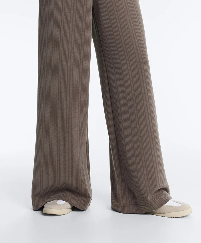 Pantalones de corte recto con rayas asimétricas y modal Pantalones de corte recto con rayas asimétricas y modal