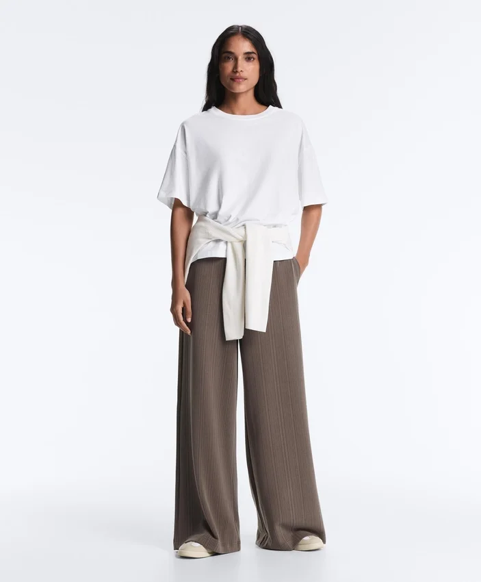 Pantalones de corte recto con rayas asimétricas y modal Pantalones de corte recto con rayas asimétricas y modal