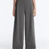 Pantalones de piqué de algodón de talle alto y corte ancho Pantalones de piqué de algodón de talle alto y corte ancho