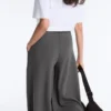 Pantalones de piqué de algodón de talle alto y corte ancho Pantalones de piqué de algodón de talle alto y corte ancho