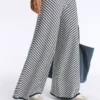 Pantalones de punto de pierna ancha con rayas diagonales Pantalones de punto de pierna ancha con rayas diagonales