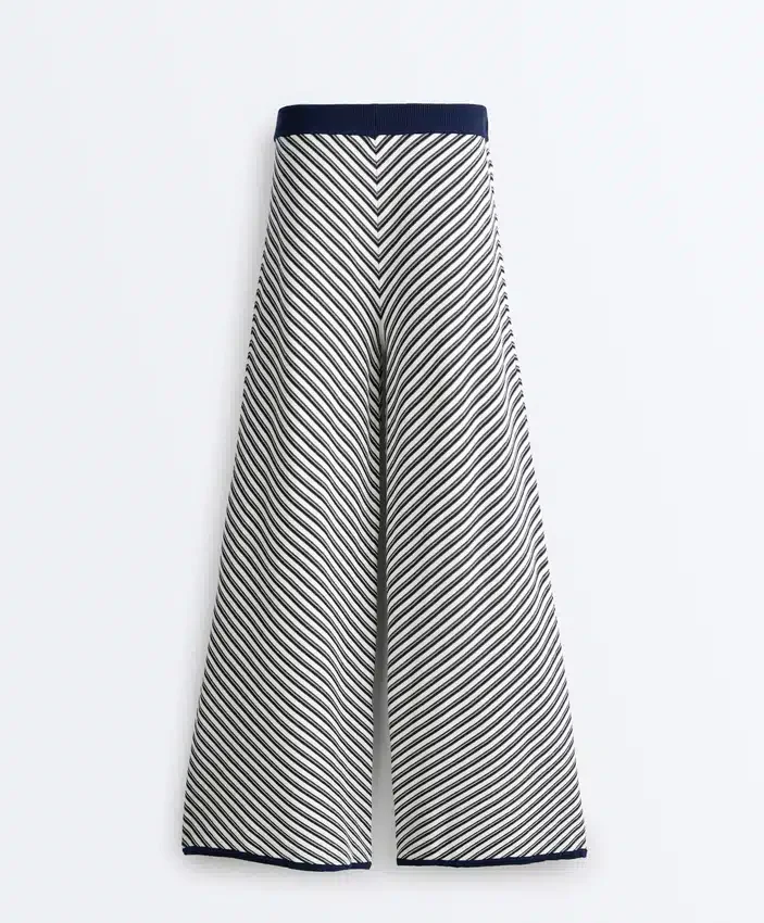 Pantalones de punto de pierna ancha con rayas diagonales Pantalones de punto de pierna ancha con rayas diagonales