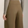 Pantalones de talle alto con efecto neopreno y corte recto Pantalones de talle alto con efecto neopreno y corte recto