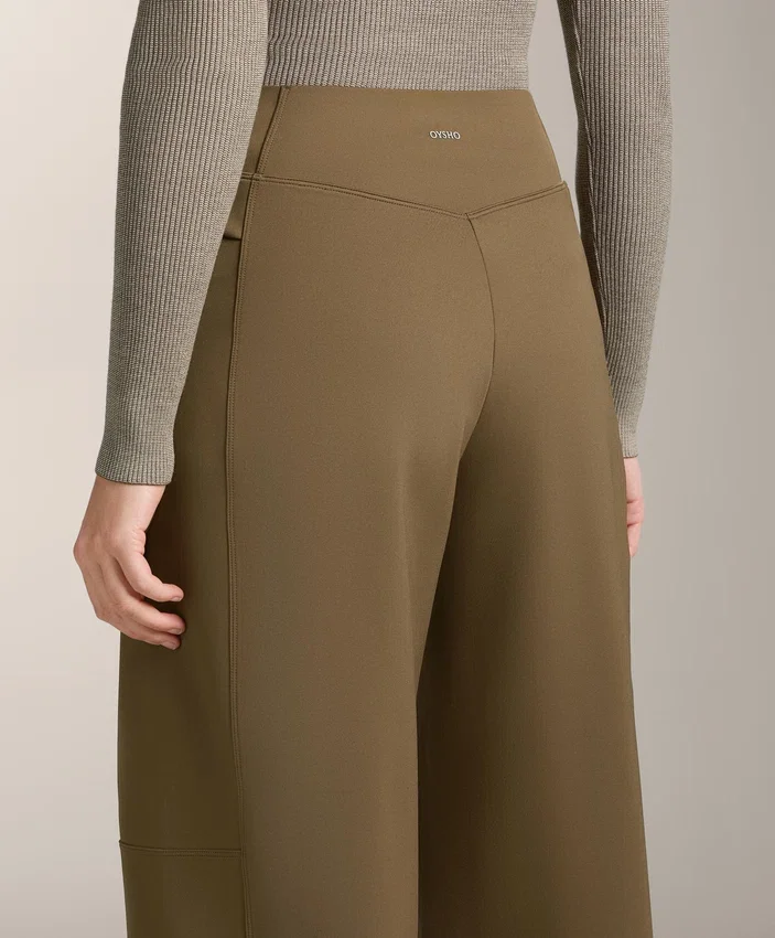 Pantalones de talle alto con efecto neopreno y corte recto Pantalones de talle alto con efecto neopreno y corte recto